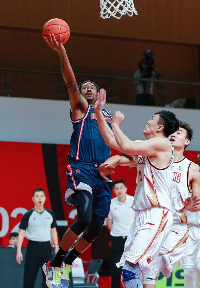 爱游戏官网-包含托特纳姆训练开放日；转会期造点机会引欢呼；CBA季后赛在即；控场能力受关注的词条